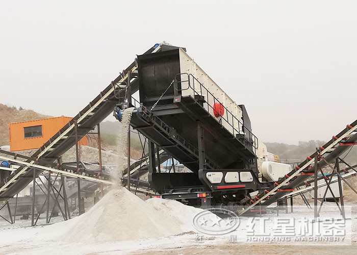时产100吨左右卵石移动沙石机生产现场