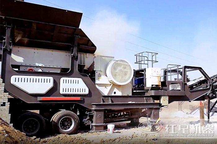 时产100-200吨移动式石料生产线作业现场