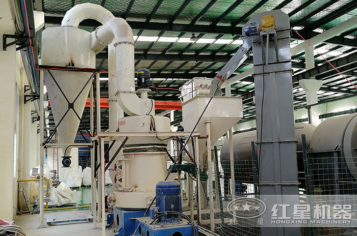 环保型磨粉机生产加工现场
